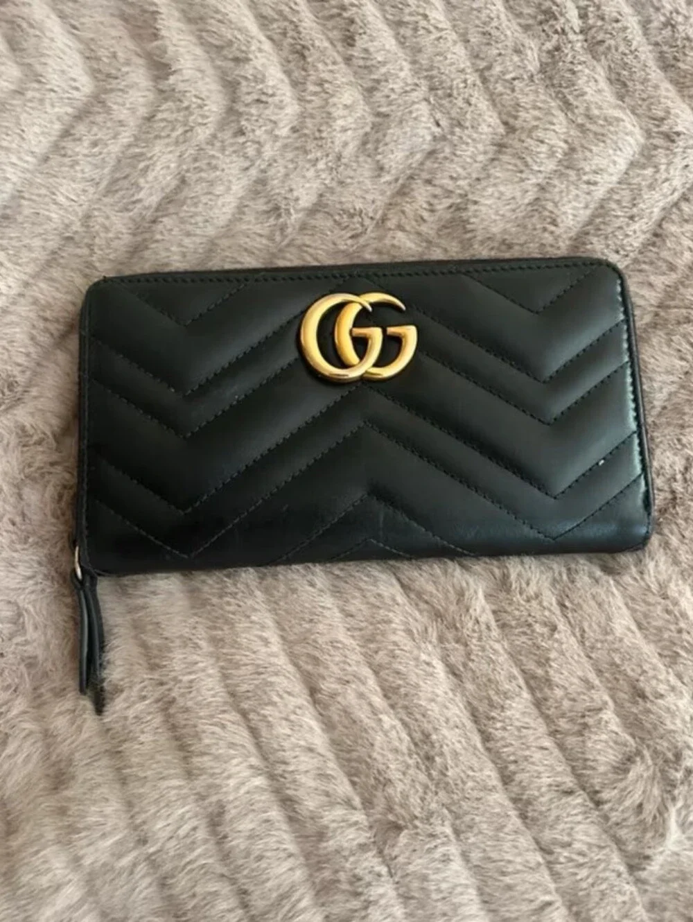 Gucci Black Quilted Leather Zip-Around Wallet with Gold Double G
